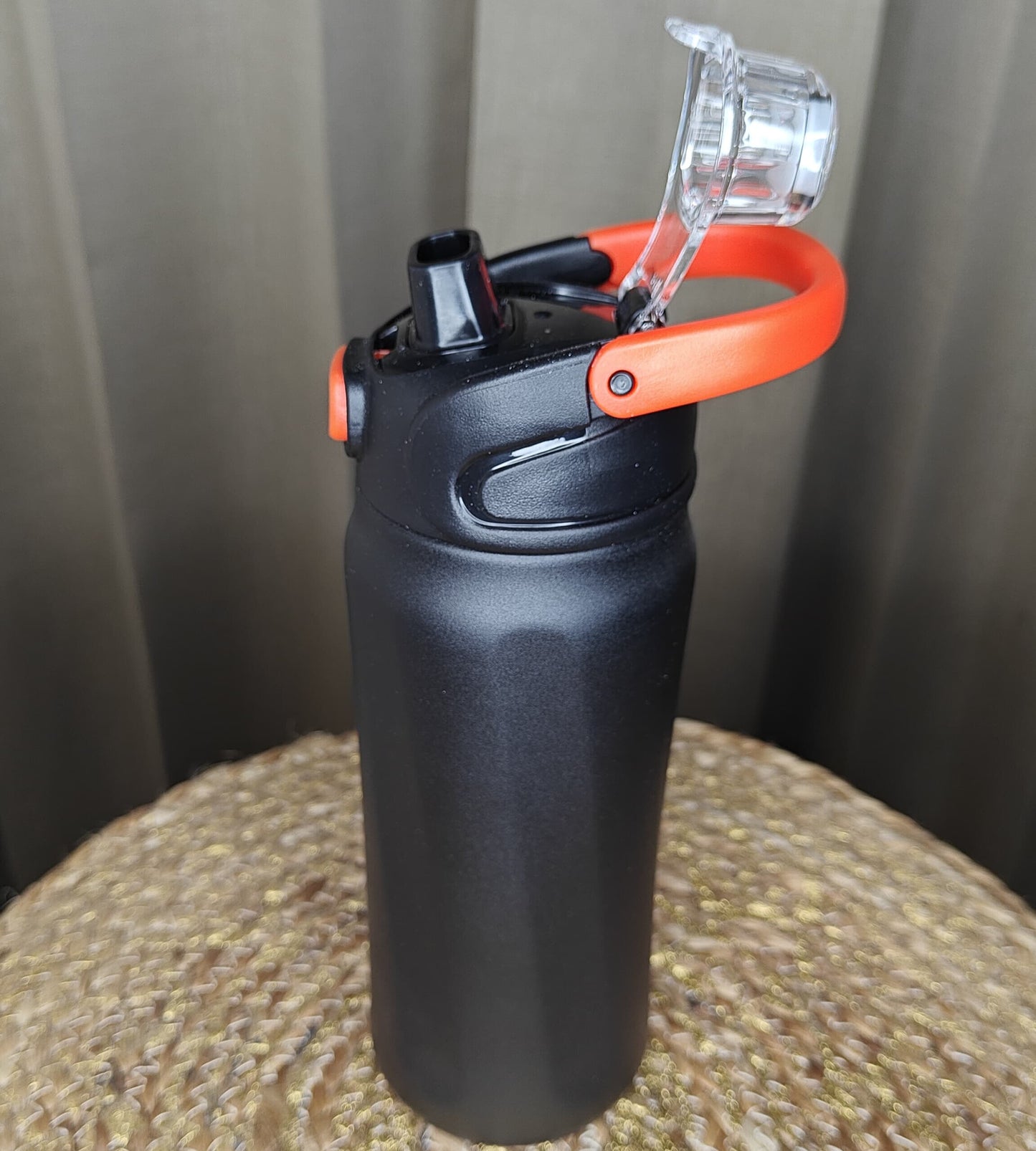 Insulated 700ML Sipper Bottle with Handle – Leakproof & Easy to Carry