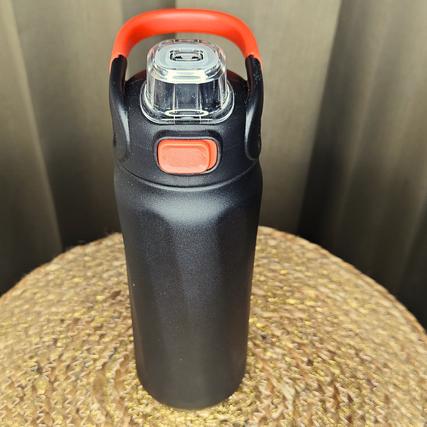 Insulated 700ML Sipper Bottle with Handle – Leakproof & Easy to Carry